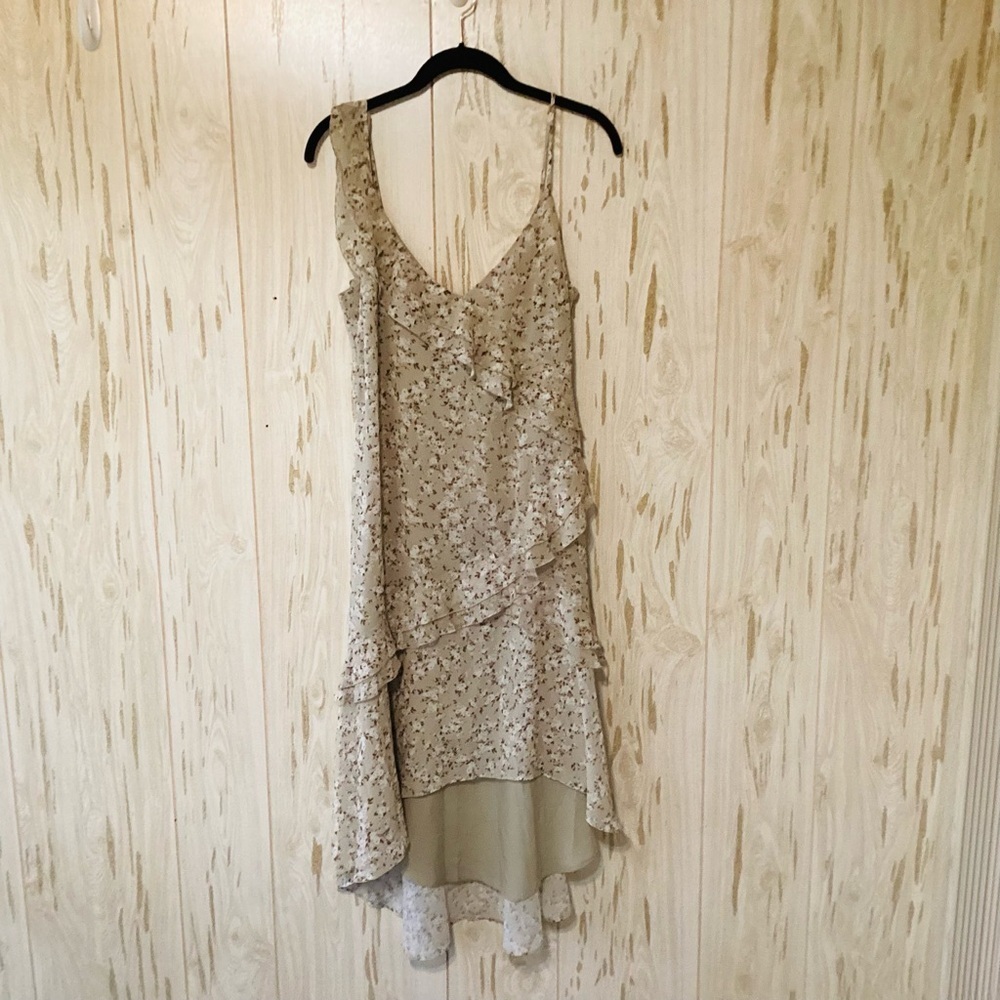 NEW Wayf Ditsy Floral Midi Dress Size M Sage Green Ruffles Tiered